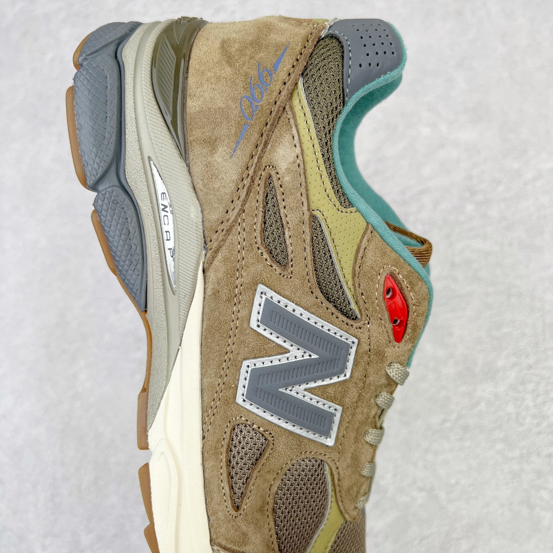 图片[6]-＃K版纯原福利 Bodega x New Balance M990BD3 新百伦NB990V3 联名灰咖 第三代总统复古慢跑鞋 正确3M反光细节 原楦原纸版开发 正确6层组合底模精密开发 搭载全新碳素中底 后跟透明TPU水晶装饰条稳固 沿用了引以为傲的跑鞋手工技艺 采用猪皮绒面并包裹局部透气网面的鞋身设计 菱网鞋舌上刻有New Balance USA 鞋面依旧身着经典的大热之灰 彰显了其高端的品质身份 尺码：36 37 37.5 38 38.5 39 40 40.5 41.5 42 42.5 43 44 45-选品中心