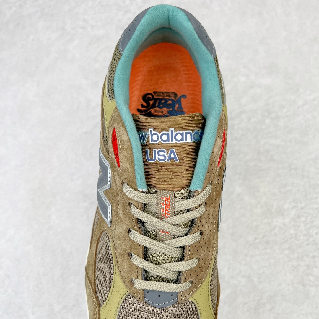 图片[5]-＃K版纯原福利 Bodega x New Balance M990BD3 新百伦NB990V3 联名灰咖 第三代总统复古慢跑鞋 正确3M反光细节 原楦原纸版开发 正确6层组合底模精密开发 搭载全新碳素中底 后跟透明TPU水晶装饰条稳固 沿用了引以为傲的跑鞋手工技艺 采用猪皮绒面并包裹局部透气网面的鞋身设计 菱网鞋舌上刻有New Balance USA 鞋面依旧身着经典的大热之灰 彰显了其高端的品质身份 尺码：36 37 37.5 38 38.5 39 40 40.5 41.5 42 42.5 43 44 45-选品中心