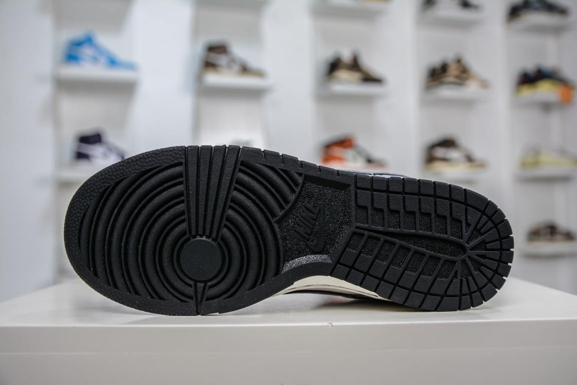 Otomo Katsuhiro x Nike SB Dunk Low ”Steamboy OST” black mocha suede LF0039-026