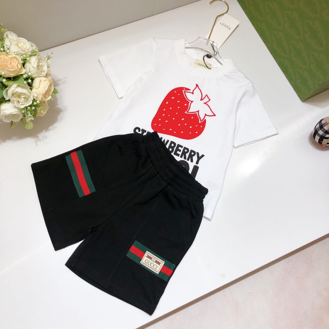 Gucc专柜原版定制短袖T恤，草莓印花，太美了，现货。尺码size:100-160pzzbqz