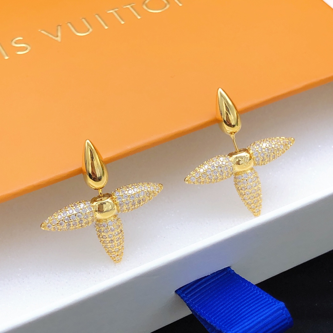 编号LED0002
LV LOUIS VUITTON 时尚星星气质高版本耳钉


