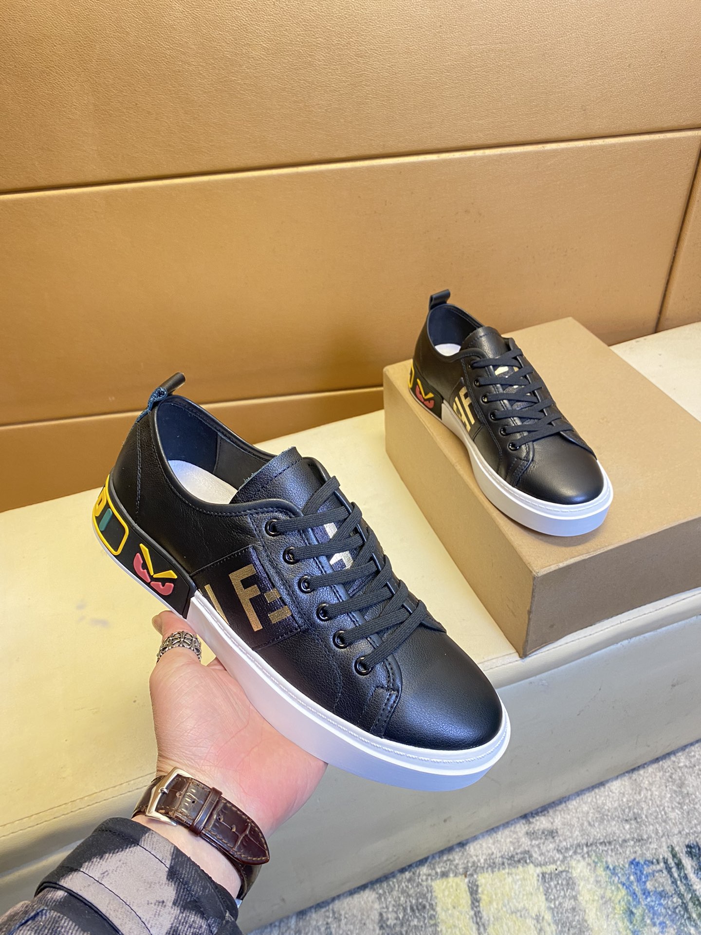 Exclusive first release of Fen ~ unique modern style sneakers. Counter purchasing casual shoes, orig
