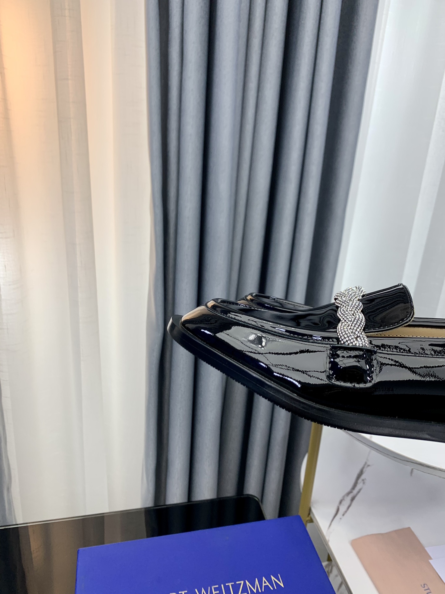 Stuart Weitzman SW 2023 Queen of Fame Flat Shoes Review: Elegant Pearl Decoration. - 图片 9