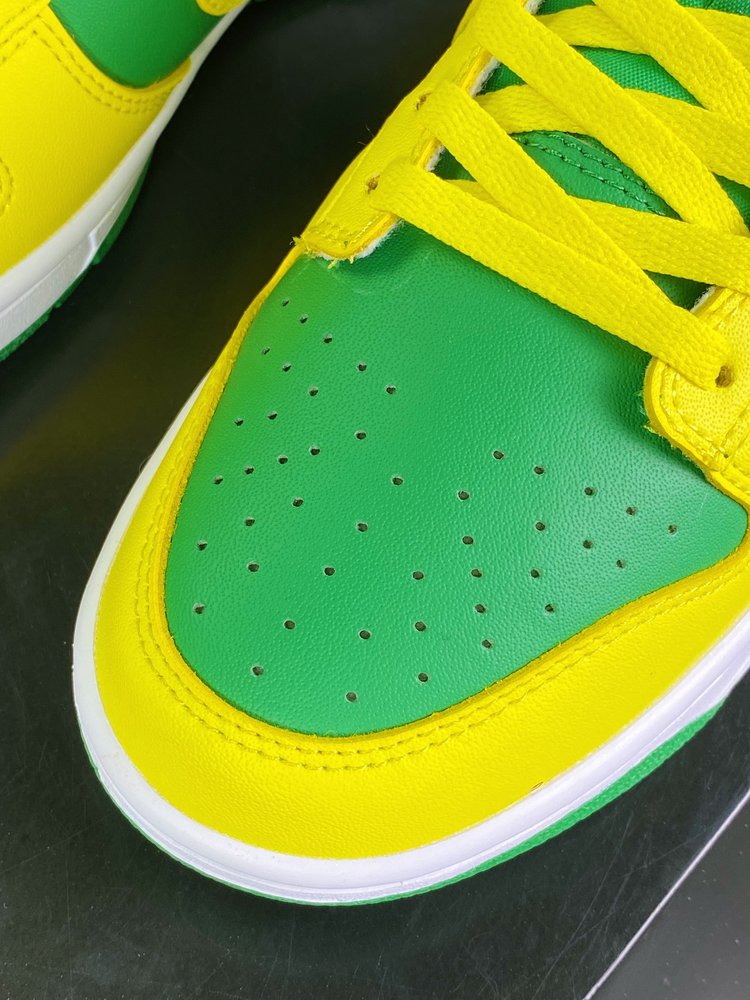 SB Dunk Low ”Reverse Brazil” dunk series low-top sneakers ”Reverse Brazil” DV0833-300