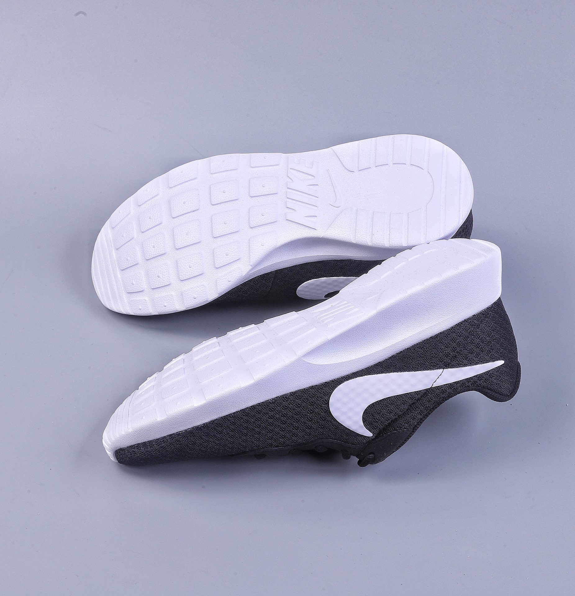 120 Nike Tanjun 透气缓震 伦敦三代 低帮运动跑步鞋 812654-011