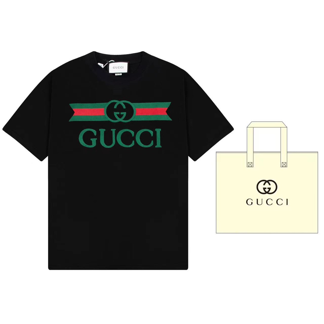 （➕5🉑配手提袋） Gucci 古驰 饰互扣Gucci标识超大造型刺绣短袖T恤 原版面料 官方同款 定制240克同缸染面料 手感非常舒服 春夏最新砖柜同步 OS落肩版型 时尚又个性 超级百搭好看的一款 男女都非常合适 人手必备款 吊牌 …