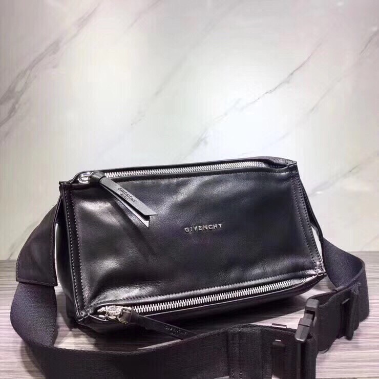GIVENCHY纪梵希男款斜挎胸包/单肩包皮料size30x15x12cm背腻了双肩包那就试试它吧小巧轻