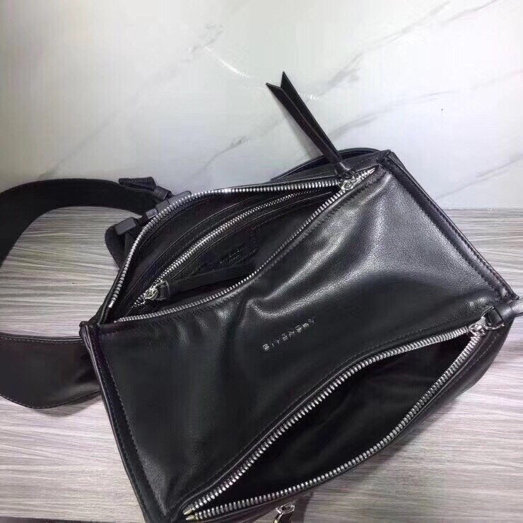 GIVENCHY纪梵希男款斜挎胸包/单肩包皮料size30x15x12cm背腻了双肩包那就试试它吧小巧轻