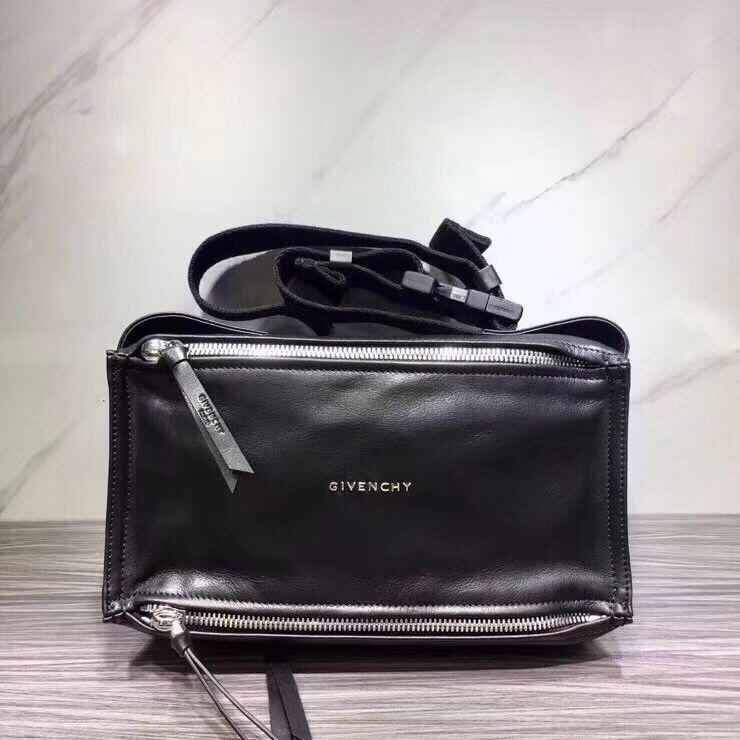 GIVENCHY纪梵希男款斜挎胸包/单肩包皮料size30x15x12cm背腻了双肩包那就试试它吧小巧轻
