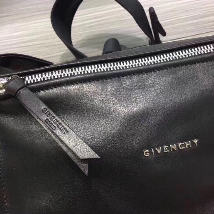 GIVENCHY纪梵希男款斜挎胸包/单肩包皮料size30x15x12cm背腻了双肩包那就试试它吧小巧轻