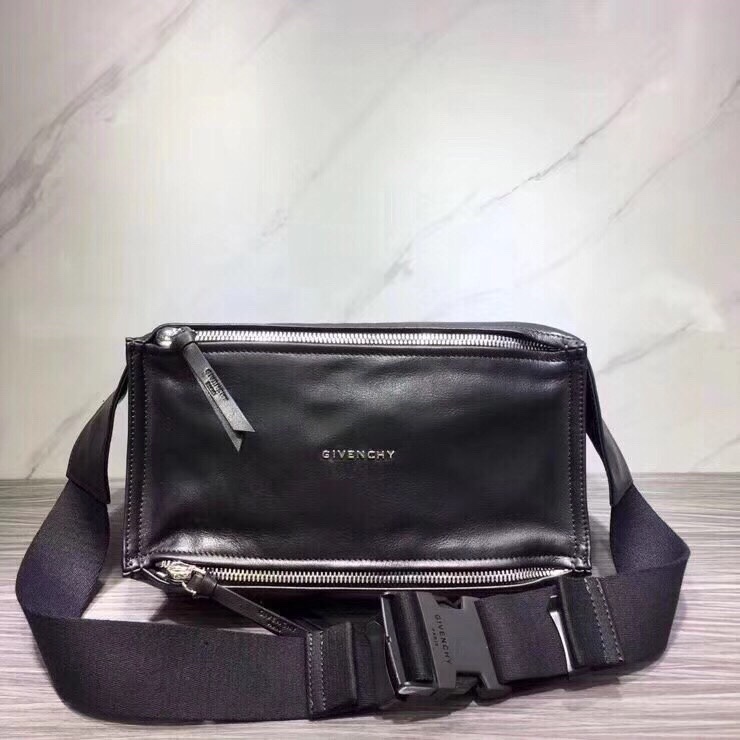 GIVENCHY纪梵希男款斜挎胸包/单肩包皮料size30x15x12cm背腻了双肩包那就试试它吧小巧轻