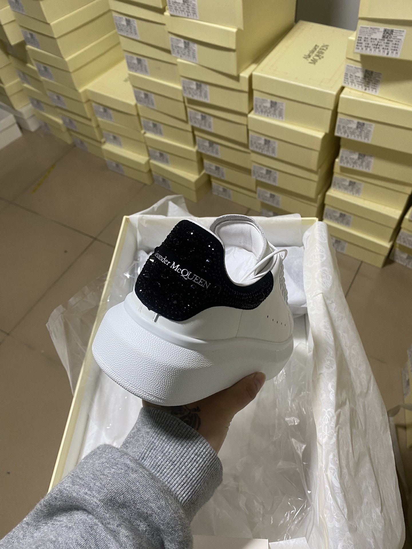 p300 亚力山大 麦昆Alexander McQUEEN高版本 经典钻尾小白鞋  码数：34-44    男+10
