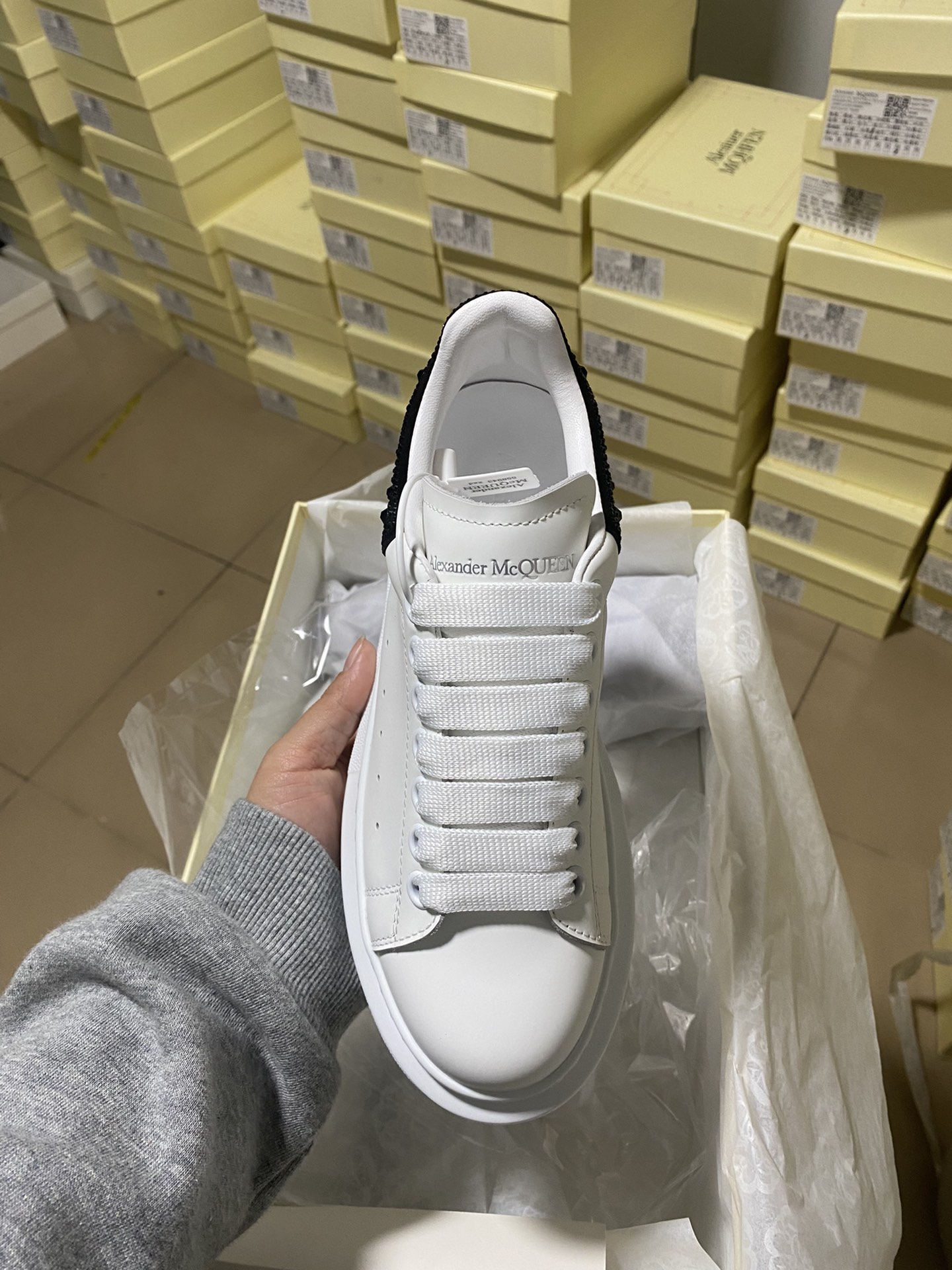 p300 亚力山大 麦昆Alexander McQUEEN高版本 经典钻尾小白鞋  码数：34-44    男+10