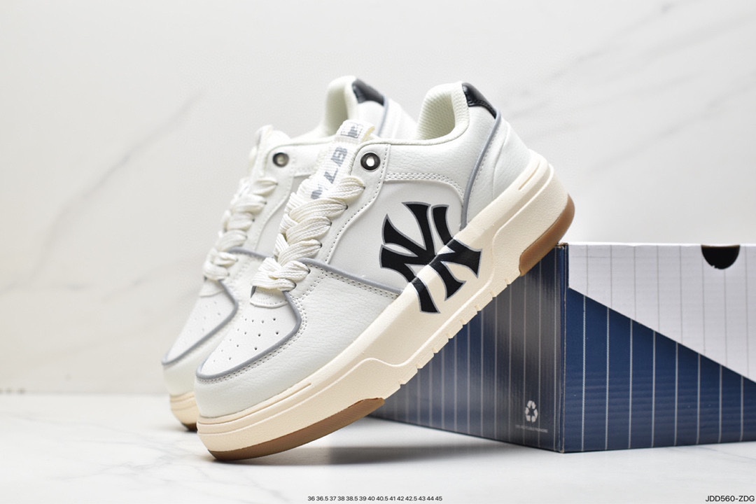 MLB Chunky Liner New York Yankees Senior Shoes Jogging Shoes ”Leather White Black NY Print”