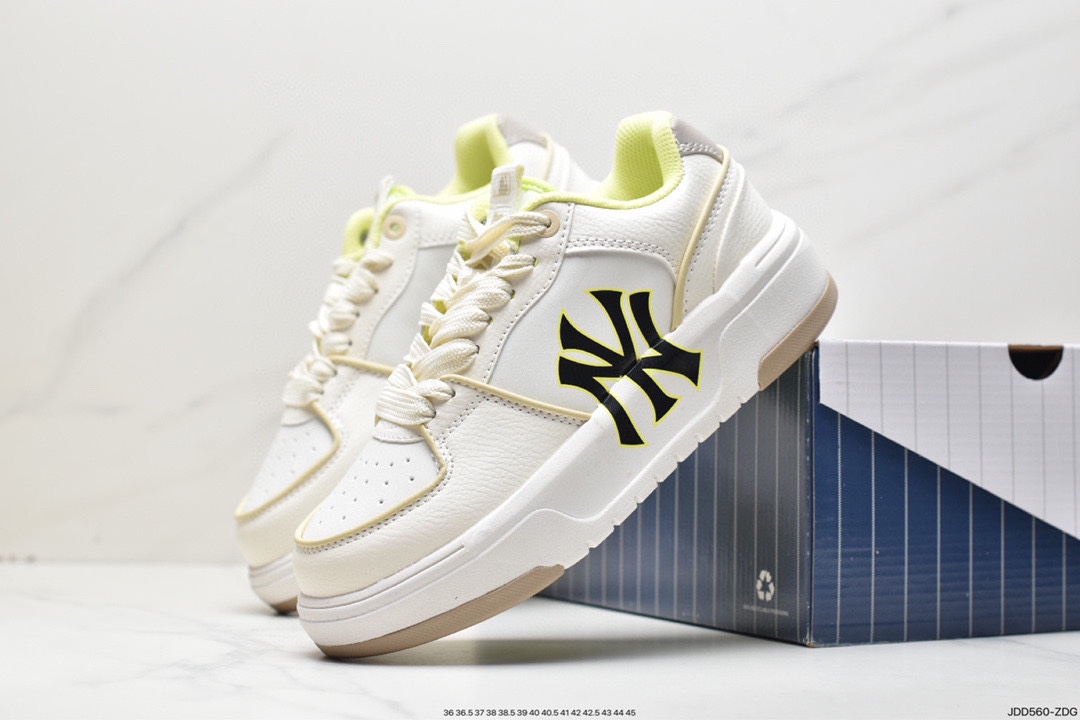 MLB Chunky Liner New York Yankees Senior Shoes Jogging Shoes ”Leather White Black NY Print”