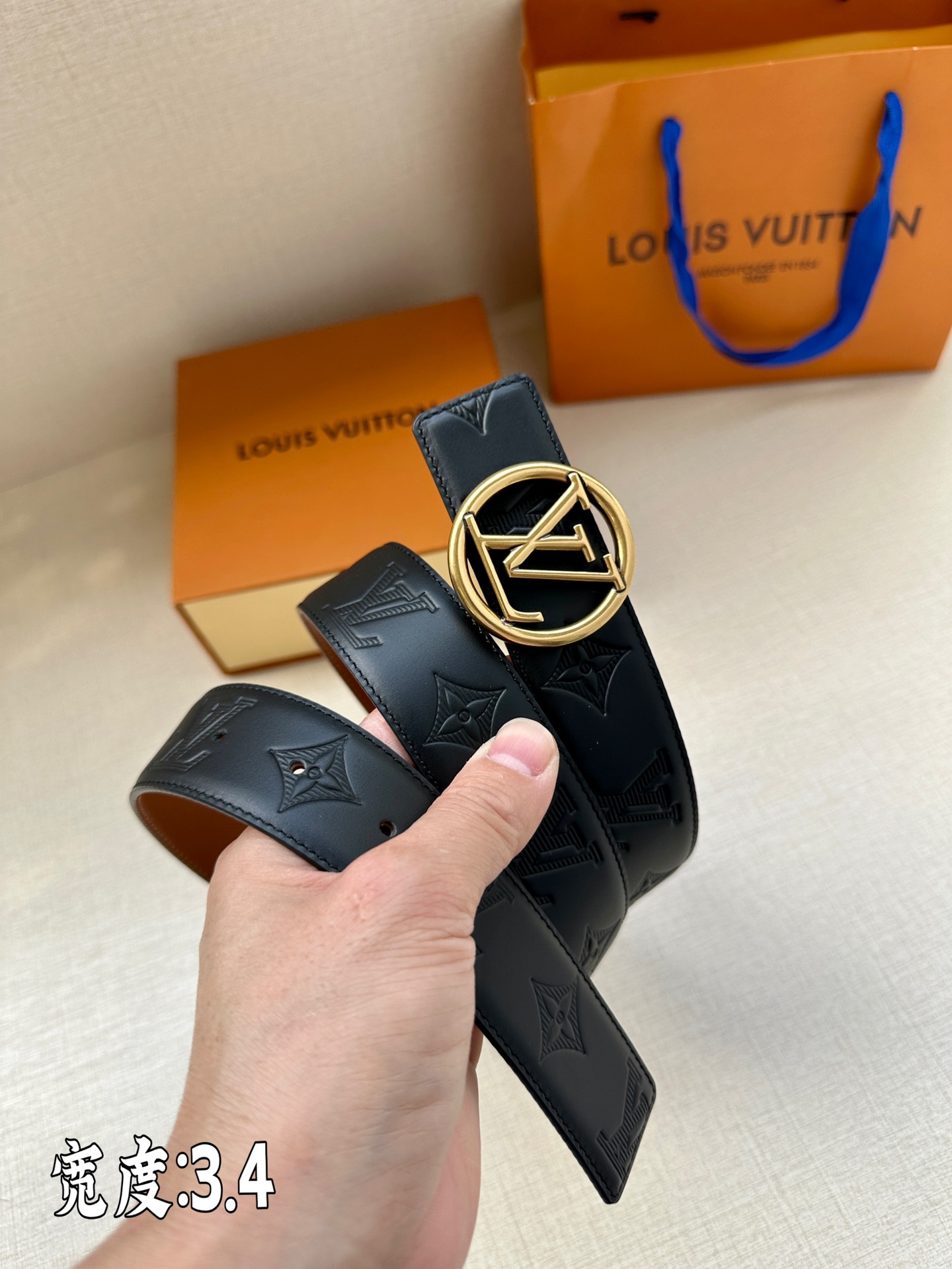 LVMirror双面腰带以摩登笔触释