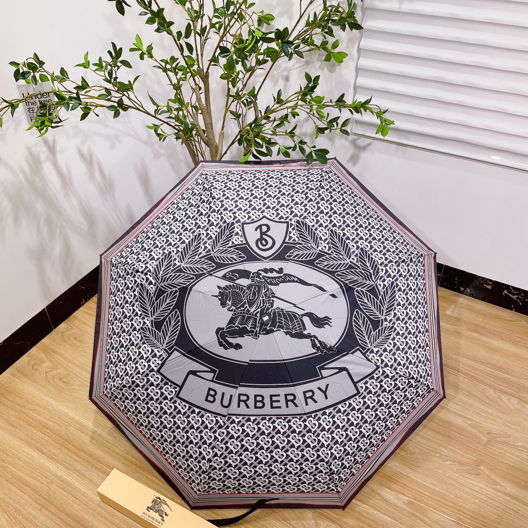 BURBERRY巴宝莉全自动三折睛雨伞今年最火爆配以今年最新图案采用高端喷绘完美呈现在伞面上巴家晴雨伞特