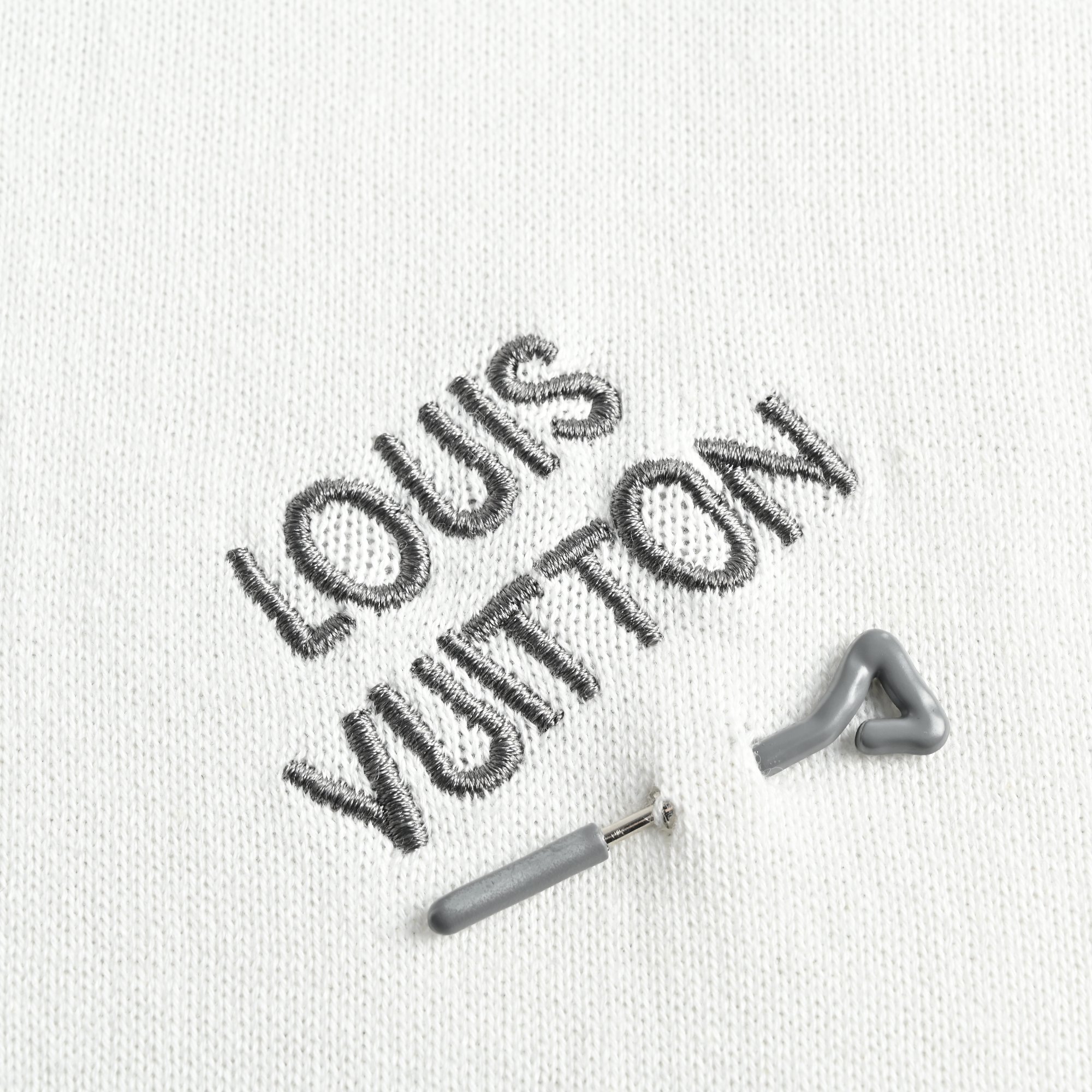 Louis Vutton/路易威登 24ss 胸针刺绣字母针织短袖