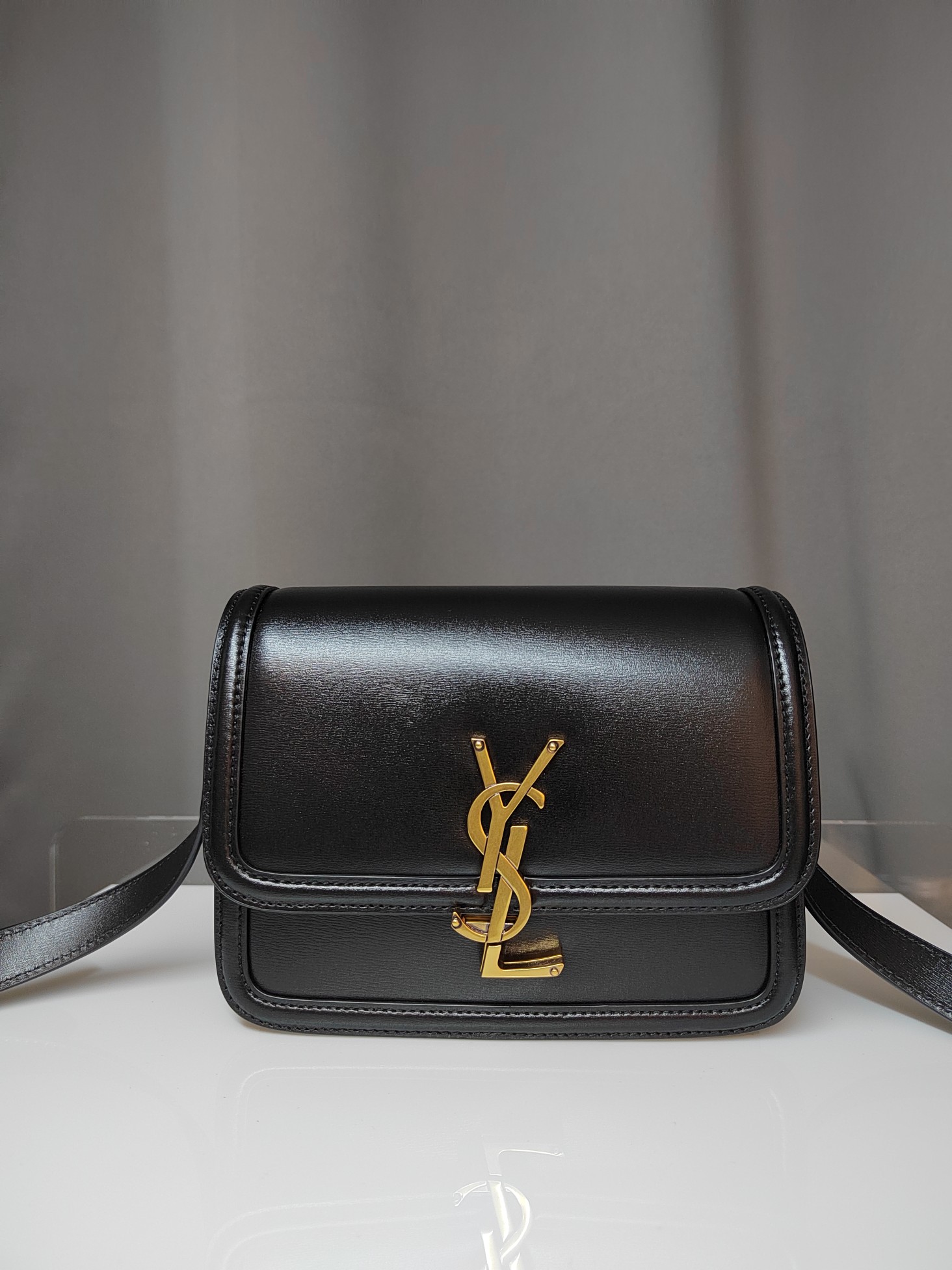 NO:176169,Genuine grade original leather Genuine original leather NFC chip version IT BAG_ Must be popular, it has captured the entire fashion circle before it was launched. It is nostalgic for Left Bank, inspired by the name of Rue De Solferino, the street name of Left Bank in Paris!  The bag uses original fine toothpick pattern Box cowhide, which feels and the flexibility of the leather surface are very good!  The inner three-layer organ partition is designed to easily accommodate daily necessities. The newly designed 