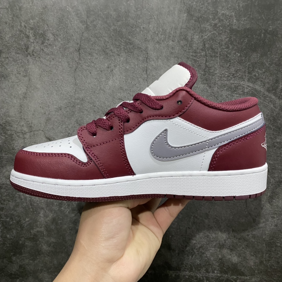 图片[2]-GC(dt)纯原版nAir Jordan AJ1 Low 低帮波尔多白酒红 553558-615市面唯一纯原级别 完美零毛边处理 原厂内置全掌气垫 价格定位良心 几十个配色陆续出 平台专用代工流水线出品 一眼公司既视感 拿到手的一瞬间就与众不同 碾压市面所有版本 认准细节 全部原鞋开发 每一个配色都会采购原鞋确认细节 打破市面看图做货无好货之说 细节精确 所有配色原数据档案开发！  尺码：35.5 36 37.5 38 38.5 39 40 40.5 41 42 42.5 43 44 44.5 45-莆田鞋批发中心