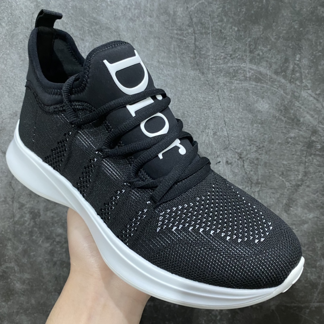 Dior B25 sneakers new style This season B25 sneakers reinterpret the classic design