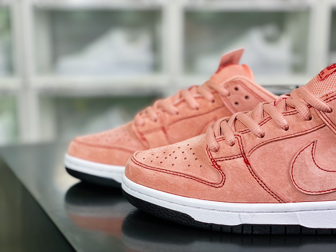 240 SB Dunk Low Pro”Pink Pig”扣篮系列低帮板鞋“麂皮粉红猪”CV1655-600