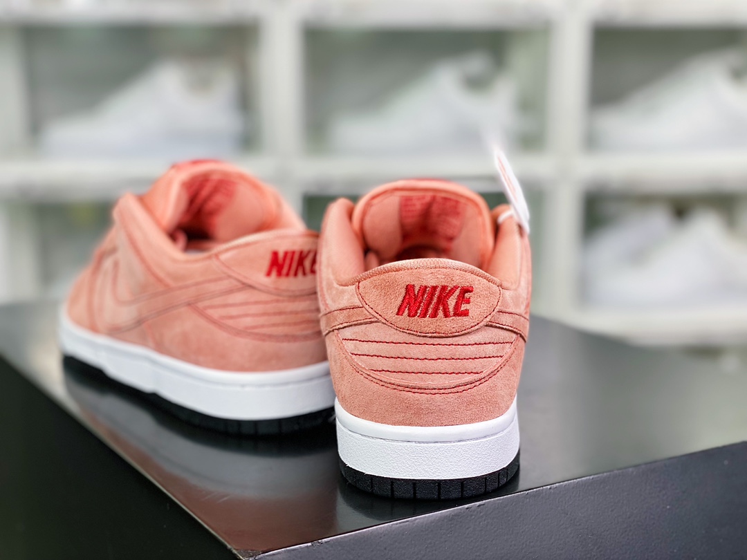 240 SB Dunk Low Pro”Pink Pig”扣篮系列低帮板鞋“麂皮粉红猪”CV1655-600