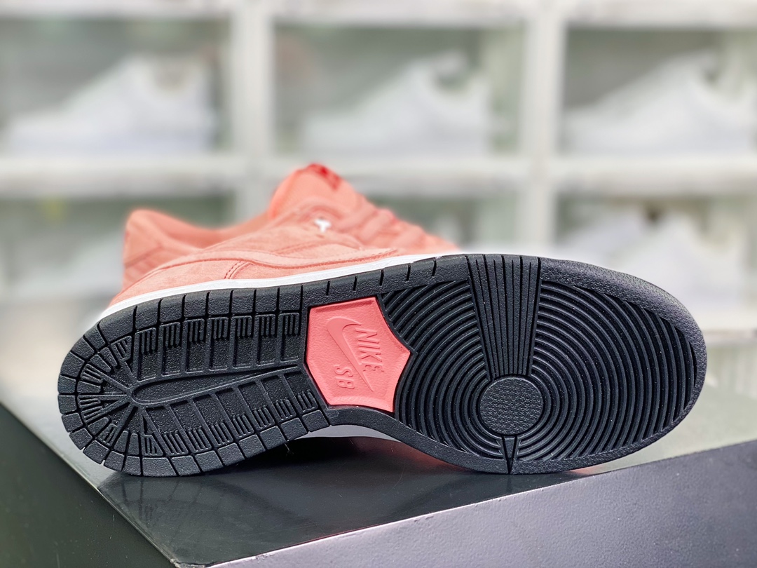 240 SB Dunk Low Pro”Pink Pig”扣篮系列低帮板鞋“麂皮粉红猪”CV1655-600