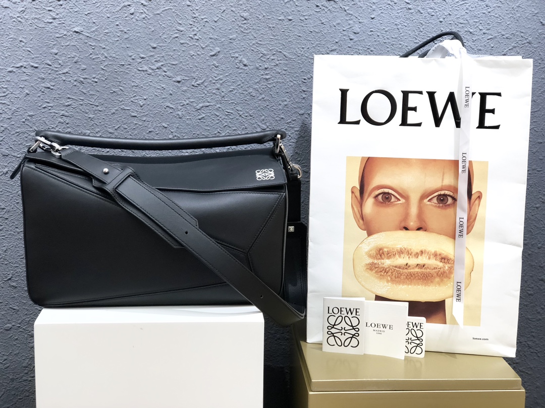 LOEWE クラシック ラージ Puzzle Edge 𝟑𝟕-トップクオリティ