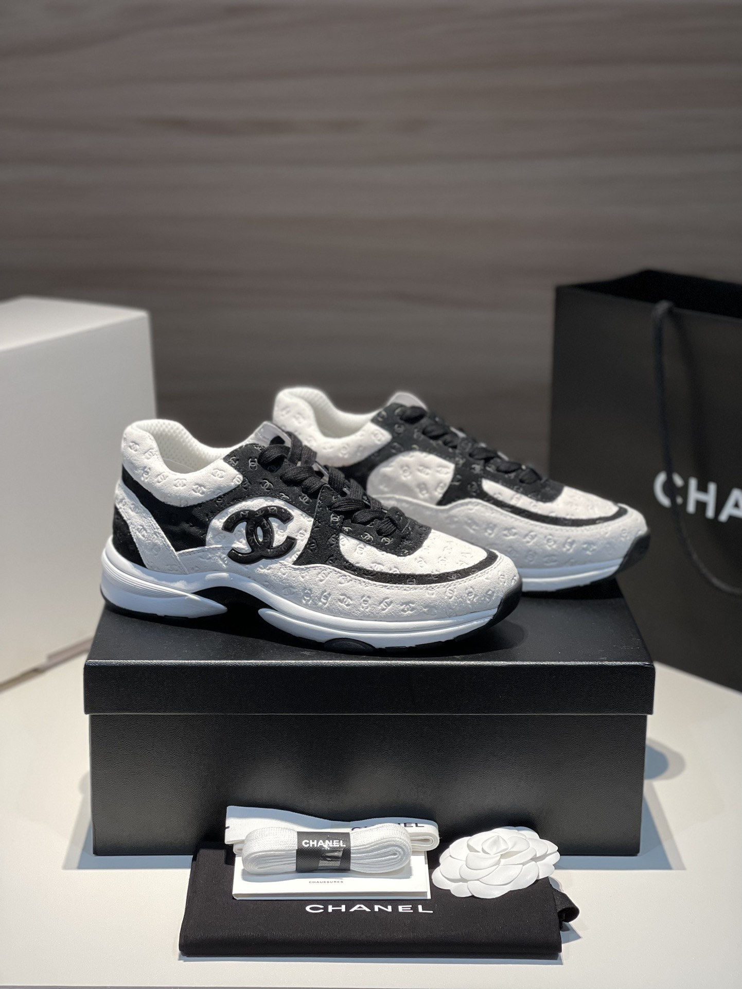 Fotos reales de entrega de los nuevos zapatos de mujer con relieve de cuero completo de Xiaoxiang, zapatillas de deport…