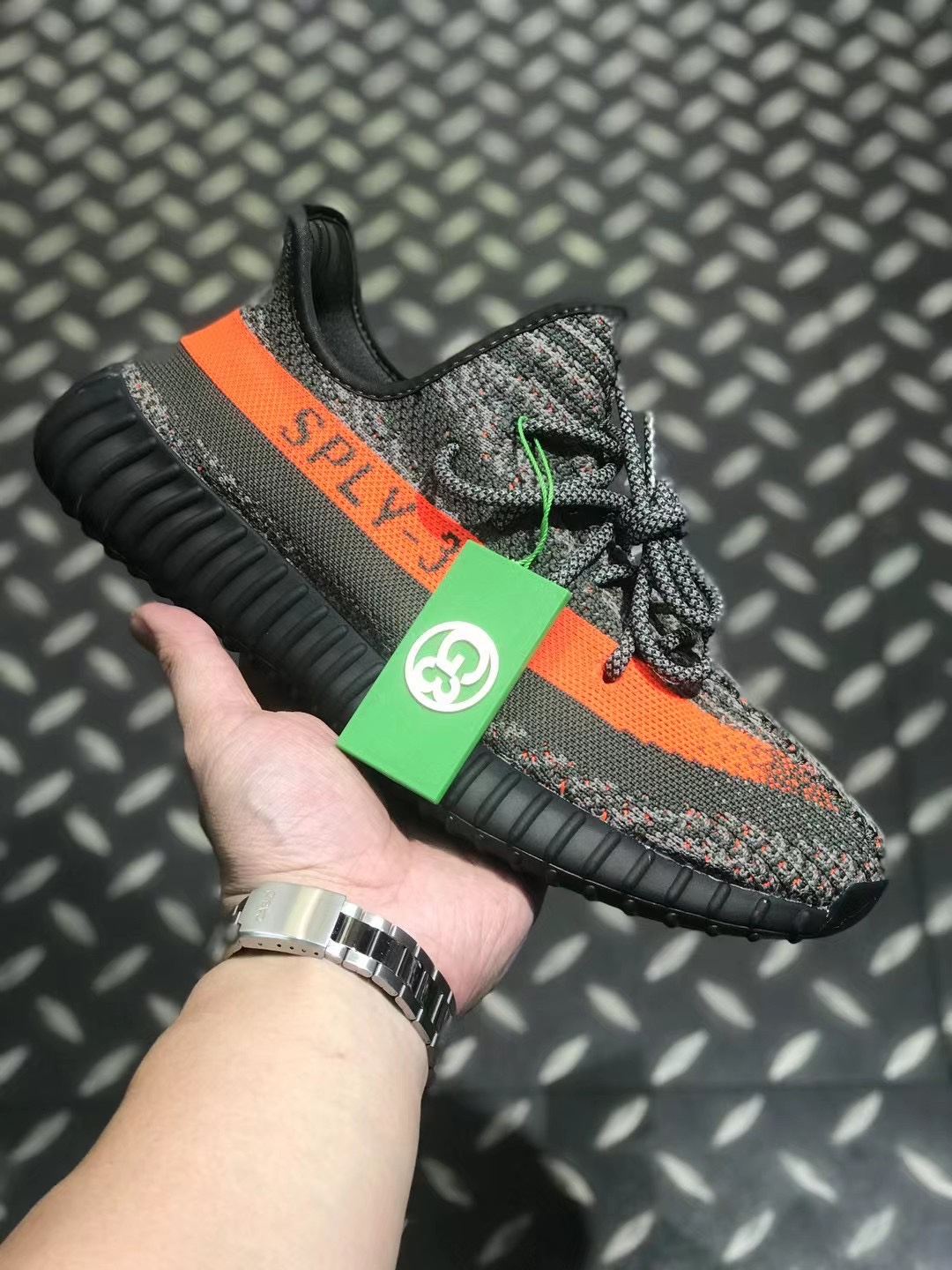 NO:620641,High version [G3 version top pure original terminal supply] adidas originals Yeezy Boost V2 'Reverse Oreo' wear-resistant and breathable running shoes, brown orange gray, same style for men and women. This Yeezy Boost V2 uses Primeknit upper, using Off-White/Beige tones with black SPLY-stripes, exuding a 'reverse Oreo' atmosphere. The translucent Boost cushioning makes the design more perfect. Size 36 36.5 37 38  39 40 40.5 41 42 42.5 43 44 44.5 45 46 47 48,,adidas,off white,versace19860909高版本【G3版顶级纯原终端供应】 adidas originals Yeezy Boost V2 'Reverse Oreo” 耐磨透气跑步鞋 ,棕橙灰 男女同款 这款 Yeezy Boost V2 采用 Primeknit 鞋面,采用 Off-White/Beige 色调搭配黑色 SPLY- 条纹,散发出“反向奥利奥”的氛围.半透明的 Boost 缓冲使设计更加完美 尺码36 36.5 37 38 39 40 40.5 41 42 42.5 43 44 44.5 45 46 47 48,,adidas,off white,versace,Men's shoes