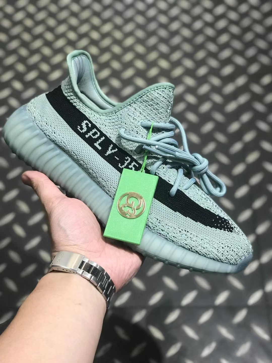 NO:620625,High version [G3 version top pure original terminal supply] adidas originals Yeezy Boost V2 'Reverse Oreo' wear-resistant and breathable running shoes, gray green, same style for men and women. This Yeezy Boost V2 uses Primeknit upper, using Off-White/Beige tones with black SPLY-stripes, exuding a 'reverse Oreo' atmosphere. The translucent Boost cushioning makes the design more perfect. Size 36 36.5 37 38 39  40 40.5 41 42 42.5 43 44 44.5 45 46 47 48,,adidas,off white,versace19860909高版本【G3版顶级纯原终端供应】 adidas originals Yeezy Boost V2 'Reverse Oreo” 耐磨透气跑步鞋 灰胡绿 男女同款 这款 Yeezy Boost V2 采用 Primeknit 鞋面,采用 Off-White/Beige 色调搭配黑色 SPLY- 条纹,散发出“反向奥利奥”的氛围.半透明的 Boost 缓冲使设计更加完美 尺码36 36.5 37 38 39 40 40.5 41 42 42.5 43 44 44.5 45 46 47 48,,adidas,off white,versace,Men's shoes