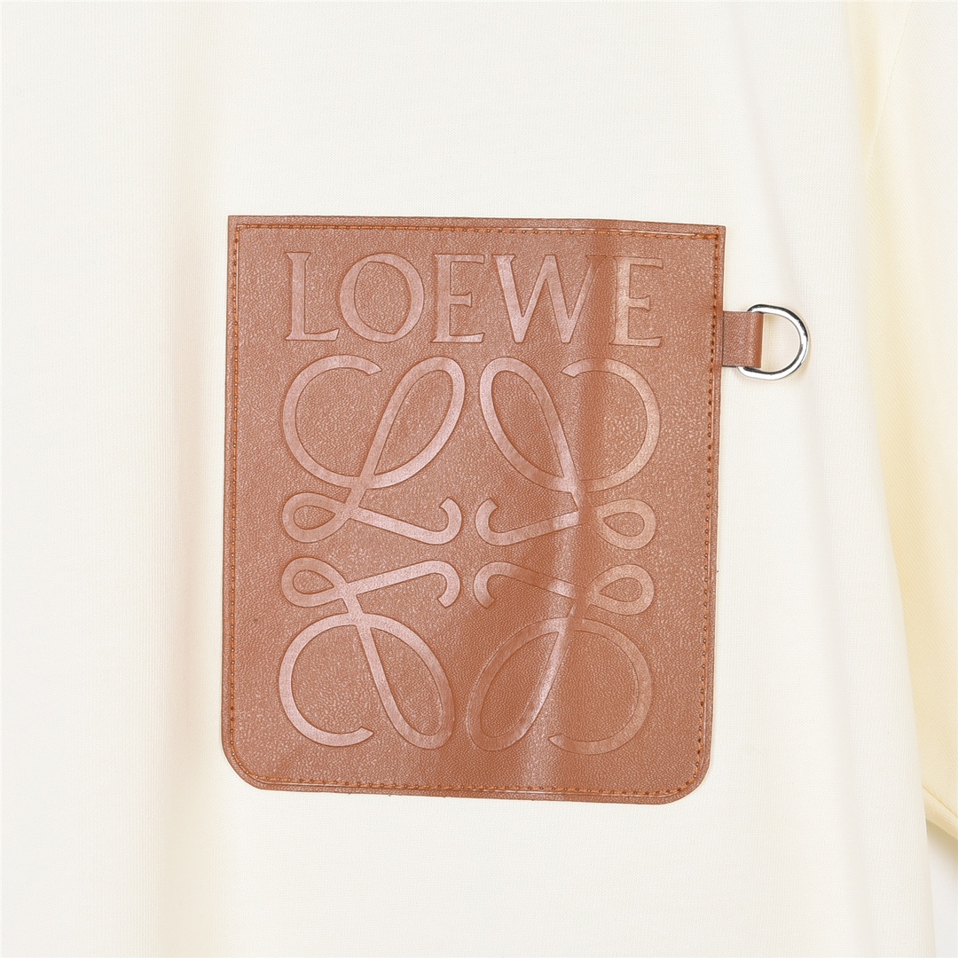 LOEWE 罗意威23ss最新皮章口袋短袖杏色