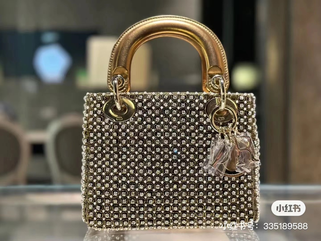 Dior Product _dqcqf_gQKZ6HxYF4Z8tJwRNluDDx3g-3cu8cFOw