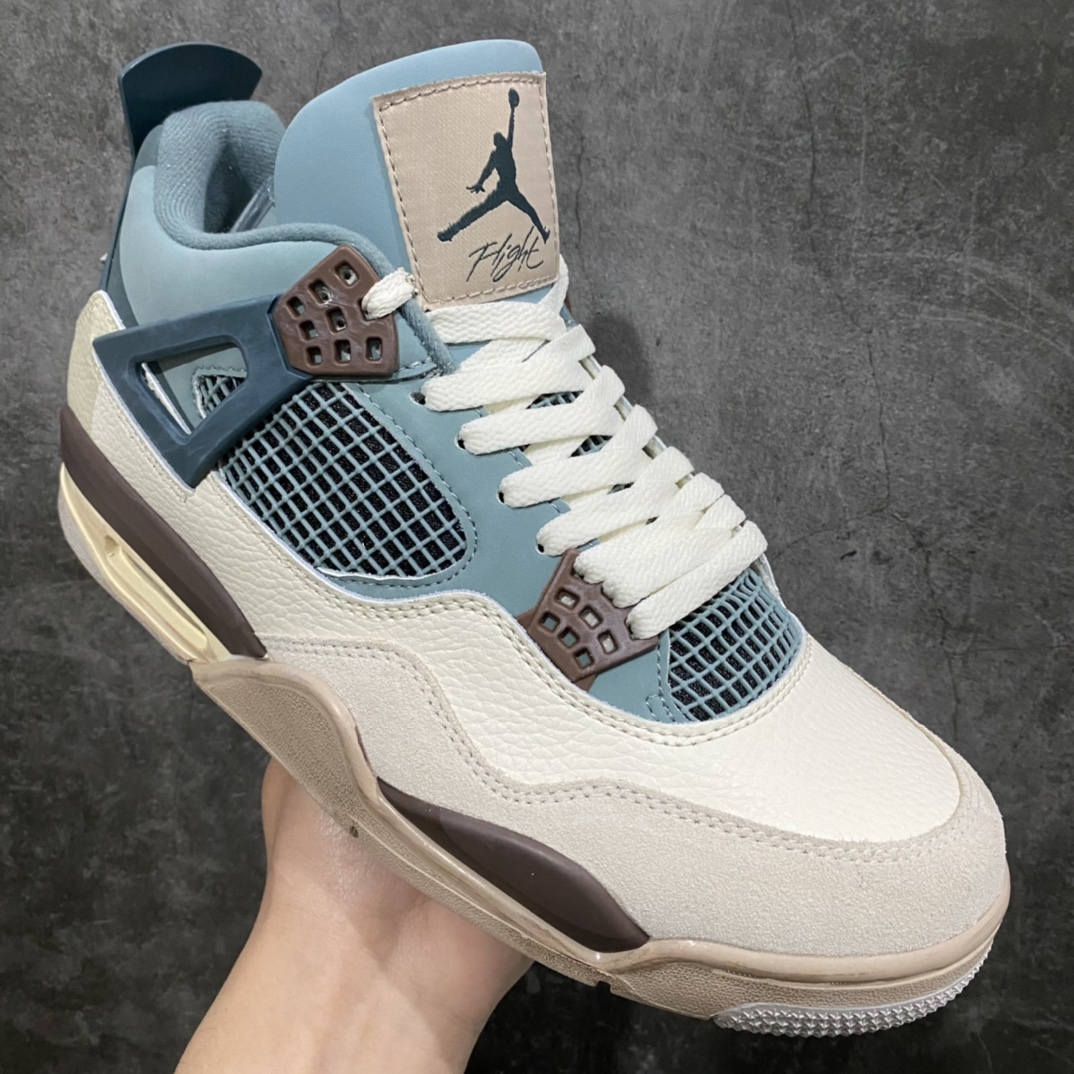 图片[3]-Air Jordan 4 Retro Custom\”Snorlax\”AJ4代中帮复古休闲运动文化篮球鞋“灰蓝卡比兽”MNJDLS-731n设计师打造 Air Jordan 4 全新「卡比兽 Snorlax」主题定制配色，超人气 Pokémon 与经典鞋型的梦幻合体。 继先前的「弗利萨 Frieza」定制 Nike Dunk Low 后，球鞋定制设计师 Andrew Chiou 再度带来新作，今回以超人气 Pokémon「卡比兽 Snorlax」为主题打造全新 Air Jordan 4。 全鞋设计上主要分为上下部分，分别是对应卡比兽的蓝、米白肤色，脚掌处的深棕色则于中底位置呈现，整体完成度之高令人惊艳，即便不是专为卡比兽而生，此配色作为市售款想来也会具有极高人气  尺码：36 36.5 37.5 38 38.5 39 40 40.5 41 42 42.5 43 44 44.5 45 45.5 46 47.5-莆田鞋批发中心