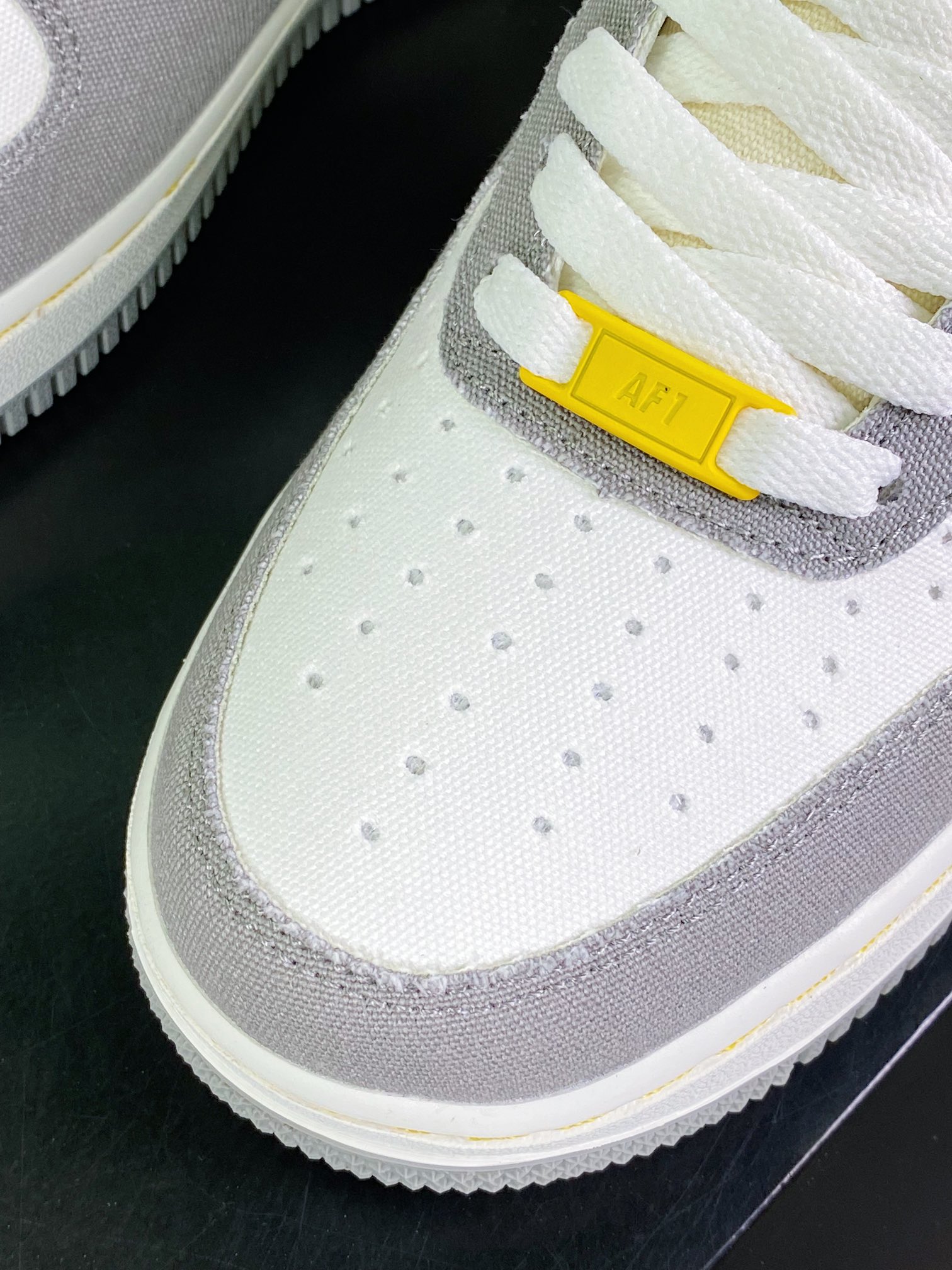 200 Otomo Katsuhiro x 【Nike】 Air Force 1’07 LV8 Low”Steamboy OST”空军一号板鞋“帆布深灰米白黄金星”315122-666