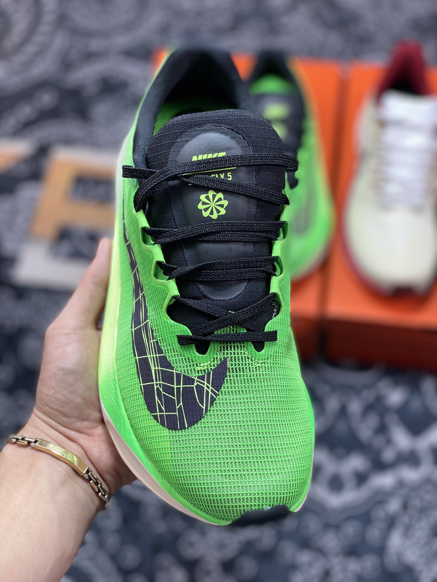 180  Nike Zoom Fly 5 黑绿 碳板马拉松跑步鞋 DZ4783-304