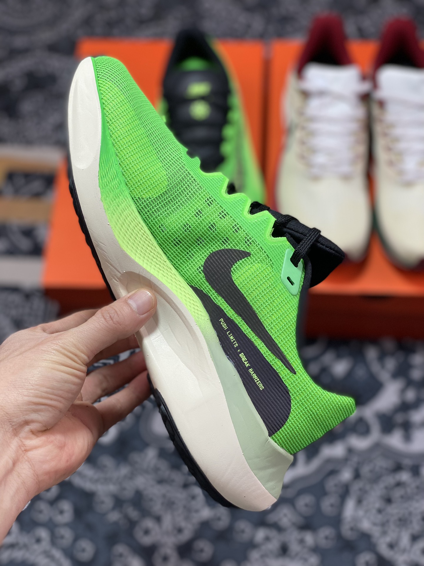 180  Nike Zoom Fly 5 黑绿 碳板马拉松跑步鞋 DZ4783-304