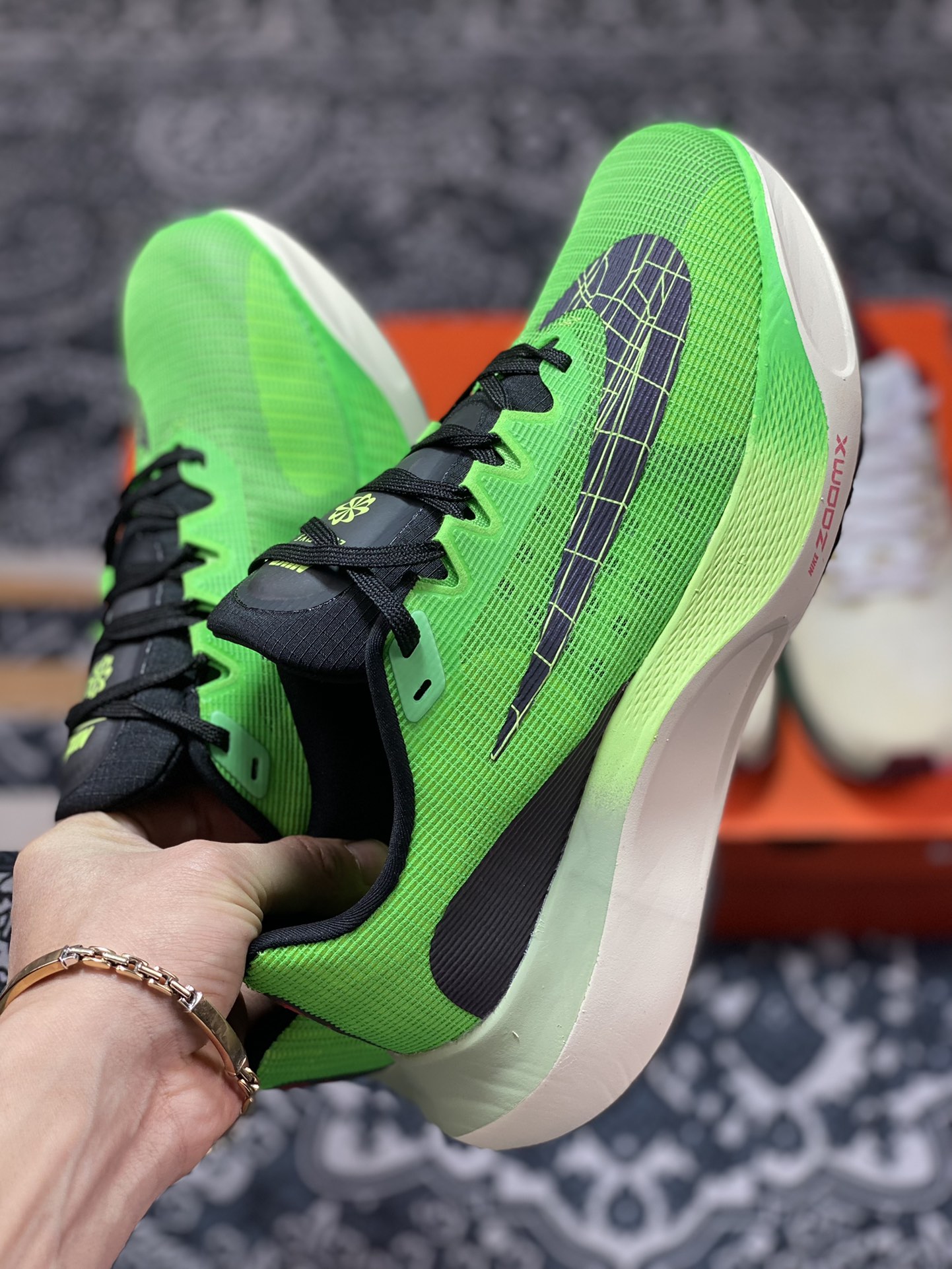 180  Nike Zoom Fly 5 黑绿 碳板马拉松跑步鞋 DZ4783-304