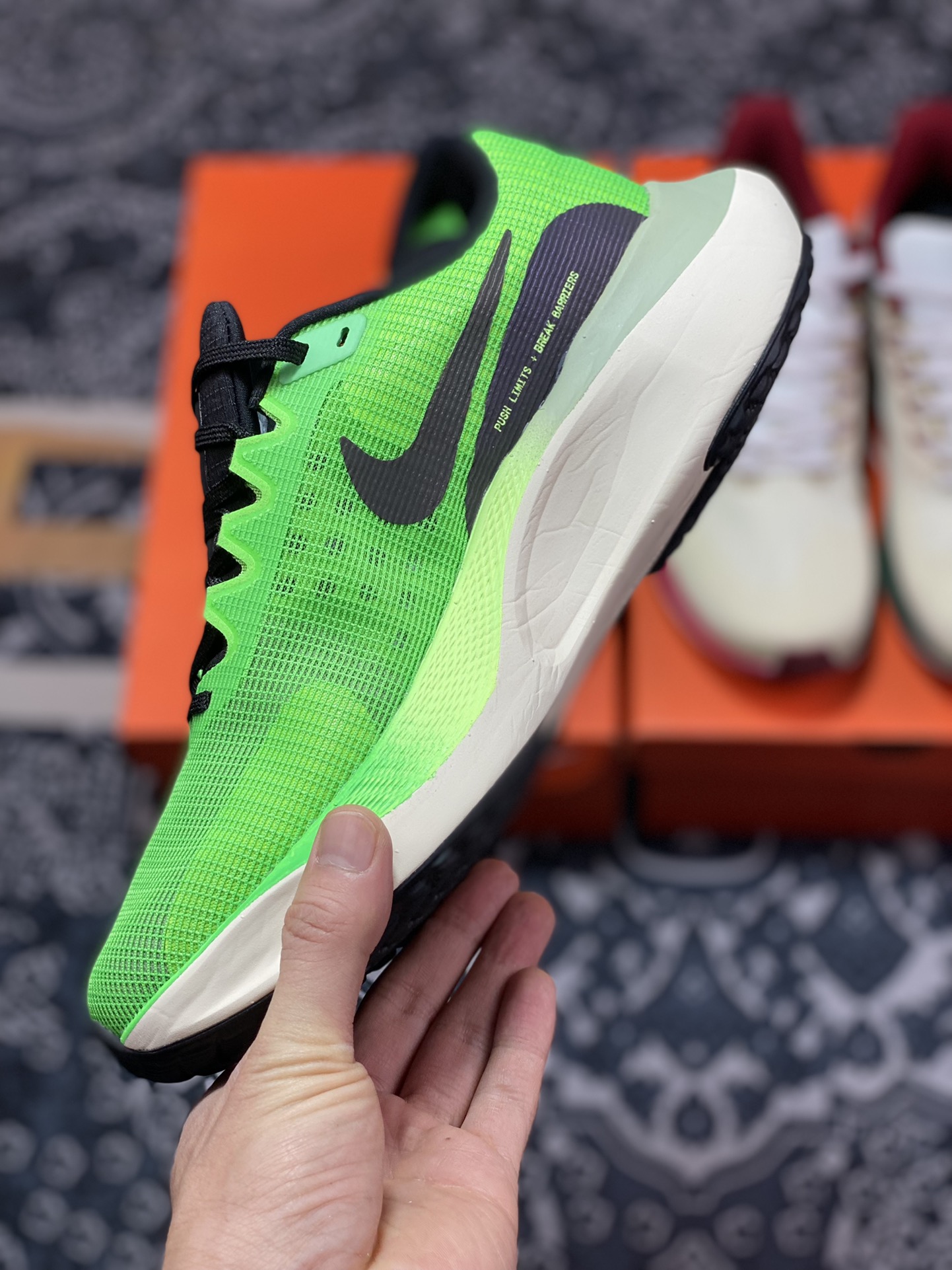 180  Nike Zoom Fly 5 黑绿 碳板马拉松跑步鞋 DZ4783-304