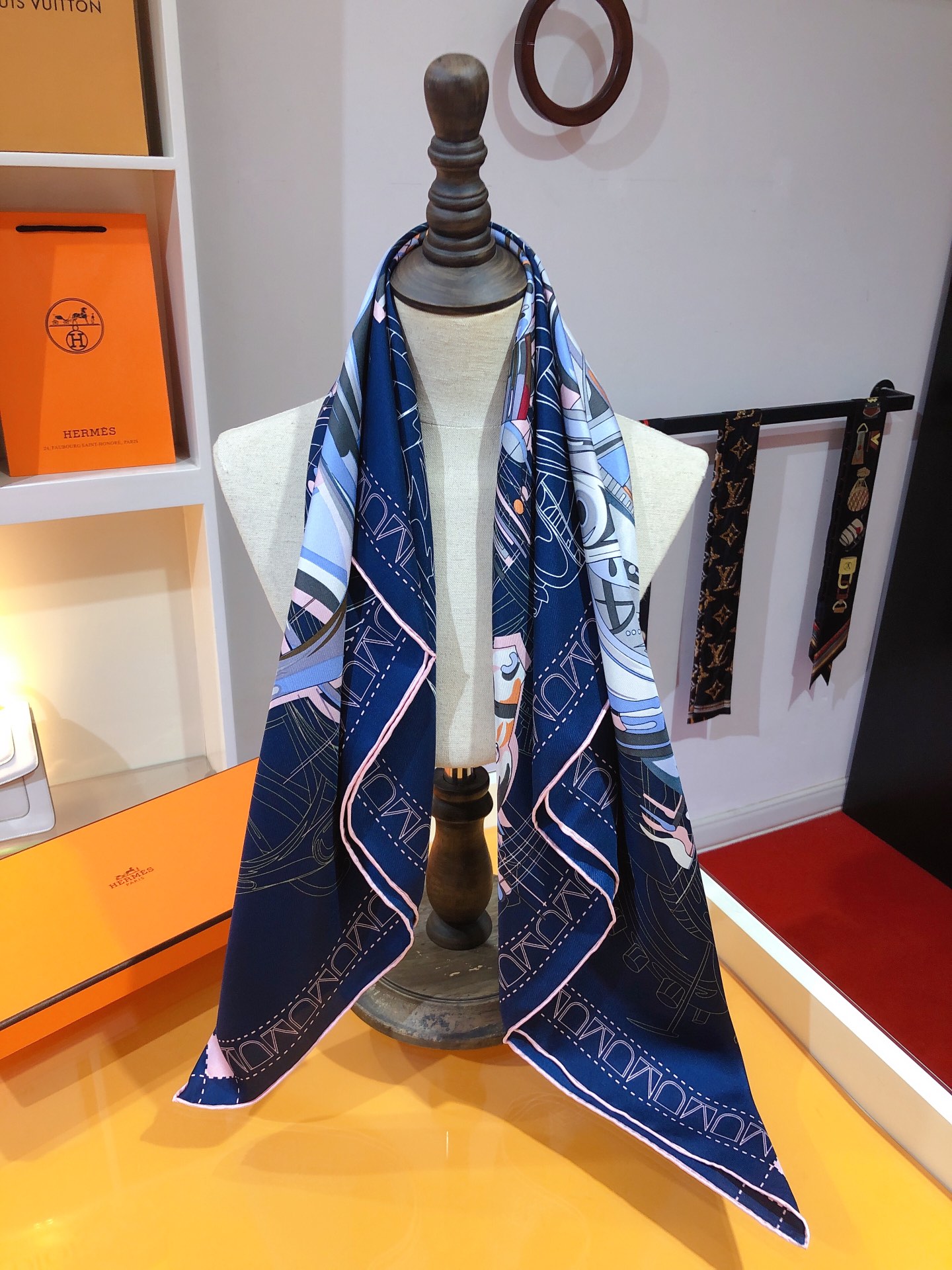 🌼SHMS2313🌼爱马仕【机械骏马】90cm真丝方巾，Hermes必备配饰可以多种方式佩戴，与任何服饰