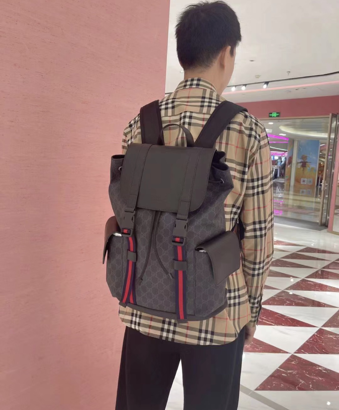 Gucci classic style, upper body picture
