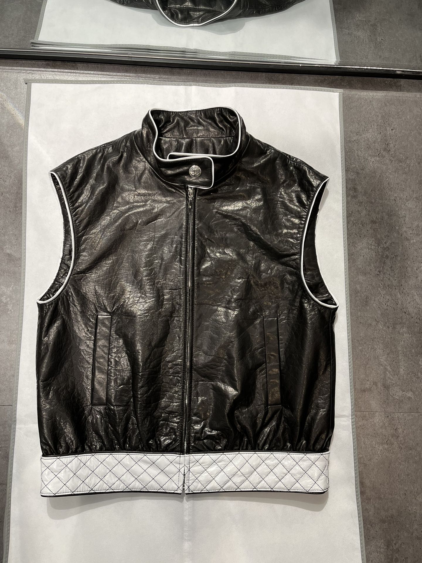 NO:872448,Made of Chanel cowhide, super textured!  ,Chanel-clothing,chanel,cowhide,19860909香奈儿牛皮材质,超级有质感！,香奈儿-服装,chanel,cowhide,,Women's clothing