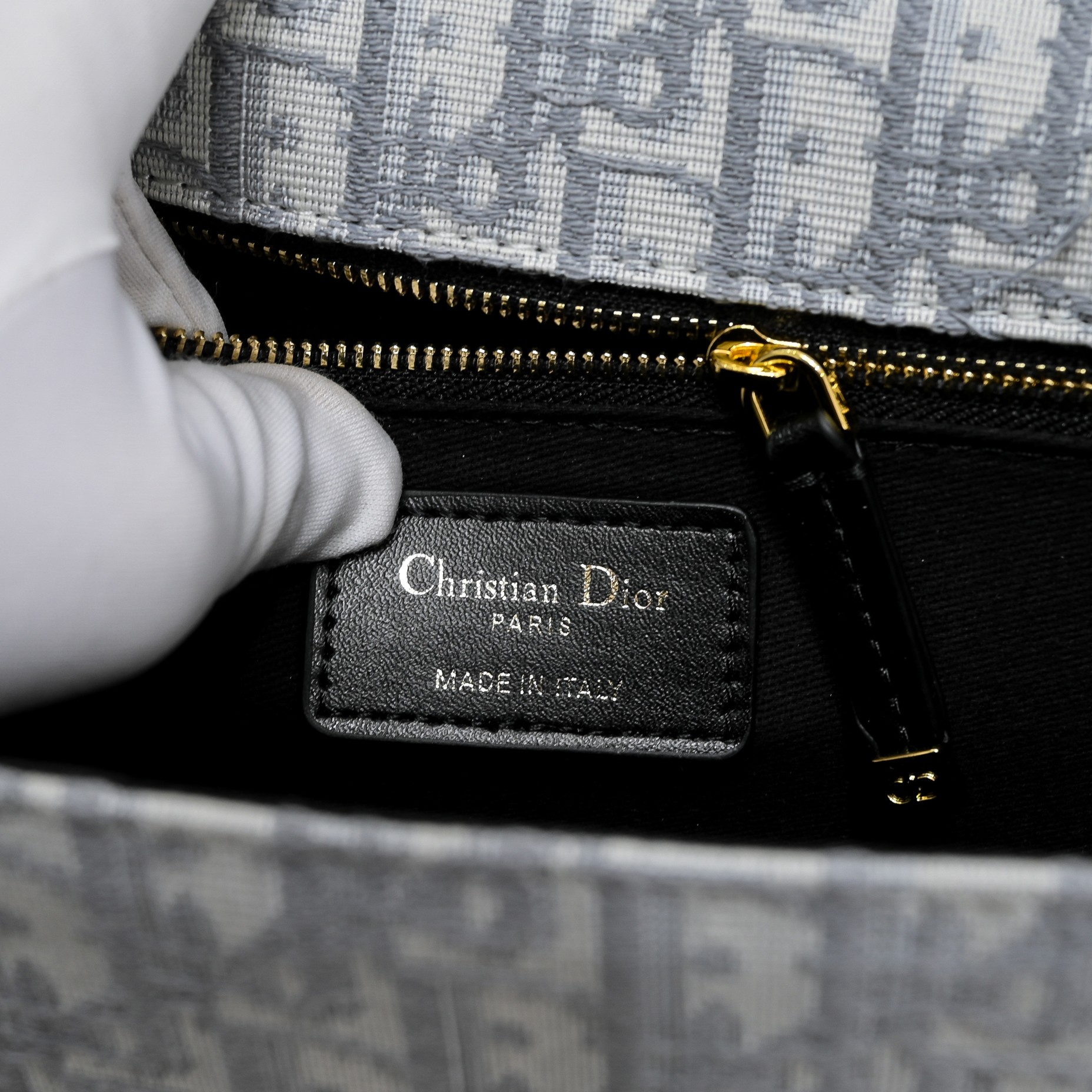🆕【Di0r 30 Montaigne♥️蒙田包】配盒子 🌟全新升级Oblique 布料🌟灰色 灵感来自Dior1947 🆕【Di0r 30 Montaigne♥️蒙田包】配盒子 🌟全新升级Oblique 布料🌟灰色 灵感来自Dior1947