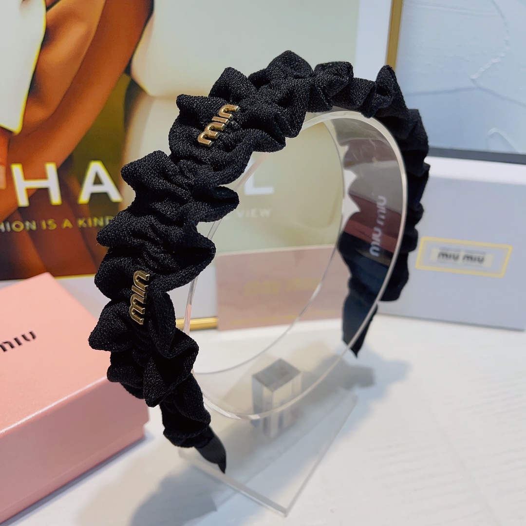 NO:281590,Miu Miu Miu Miu Miu hairband, simple hairband with wood ears, a versatile and must-have item for a fairy, full of celebrity style~treasure style, recommended style for closed eyes (single hair accessories, hairpins, miumiu, hairpins19860909Miu Miu缪缪 miumiu发箍 木耳边简约发箍 气质百搭小仙女必入单品 名媛风十足～宝藏款 闭眼入推荐款（单个发饰,发夹,miumiu,hairpins,accessory