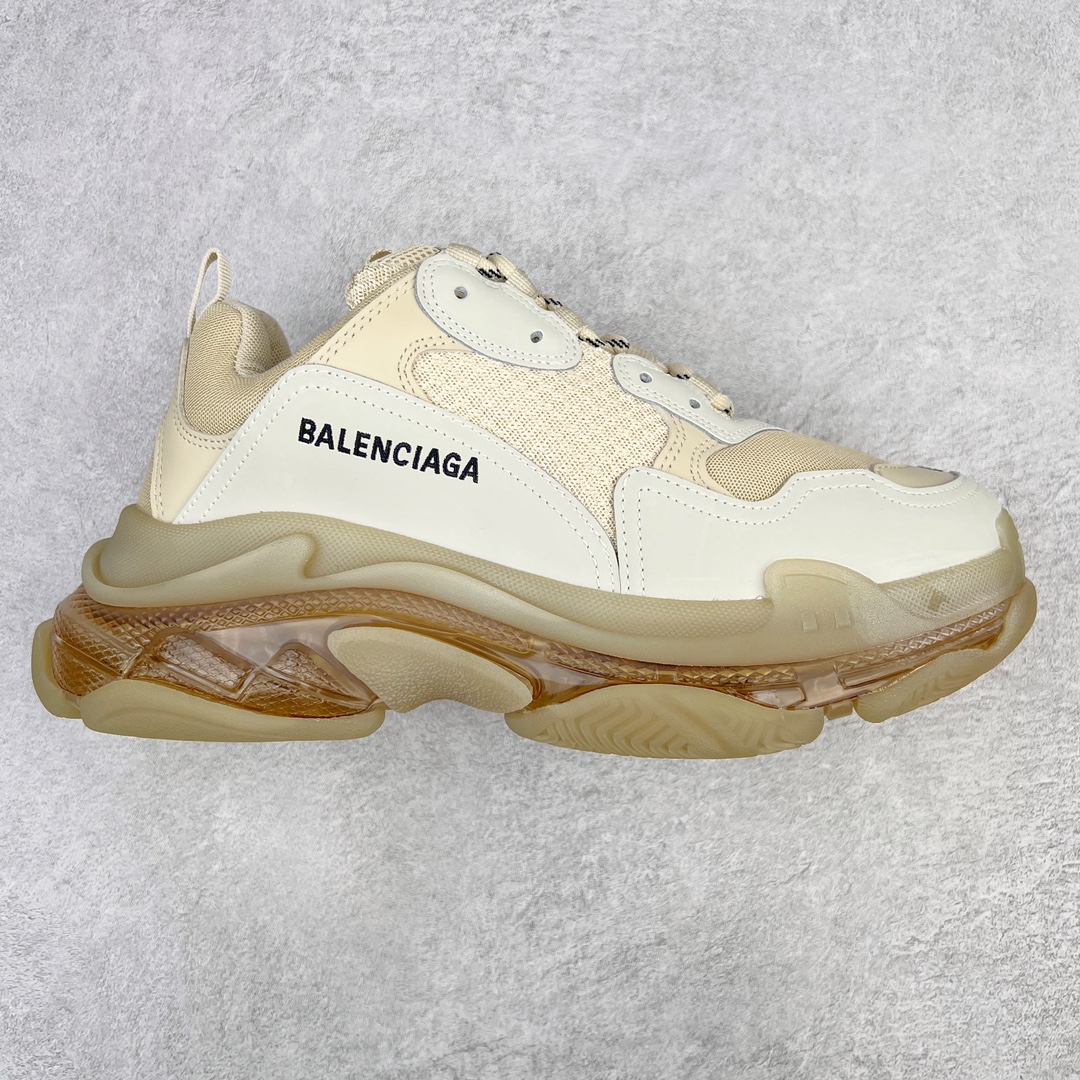 💰400 ＃VG零售版 BALENCIAGA Triple S Clear Sole Sneaker 巴黎世家复古透明气垫运动鞋 黑色做旧 全套原纸板楦头开发 最原汁原味的灵魂版型 全鞋荧光划线卡点 胶水把控整洁度追求极致完美 每一双都是工艺品 多重QC质检 超越公司货的品控标准 实实在在的免检产品 原盒原配 正确字体电绣 粗细、位置、大小正确 侧边TPU 透气孔匹配意产原版 正确气垫分离大底 TPU软底 原版一致大底LOGO 立体感十足 原厂皮料水洗做旧 采购原厂网纱 小牛皮 小羊皮和网眼 复杂的三层外底 采用Clear Sole技术将TPU注入鞋底内部可产生气泡 以提供更多舒适感 更轻的鞋子和减震效果 脚趾边缘绣有尺寸 侧面绣有徽标 背面压印徽标 舌头上的Triple S橡胶品牌 2个鞋带环 包括1个功能环 运动系带系统 带12个织物孔眼 双色鞋带让人想起远足靴的鞋带 后部拉环和舌头拉环 水洗效果 打造老旧外观 正常尺码 Size：35 36 37 38 39 40 41 42 43 44 45 46 编码：by4936070-运动鞋