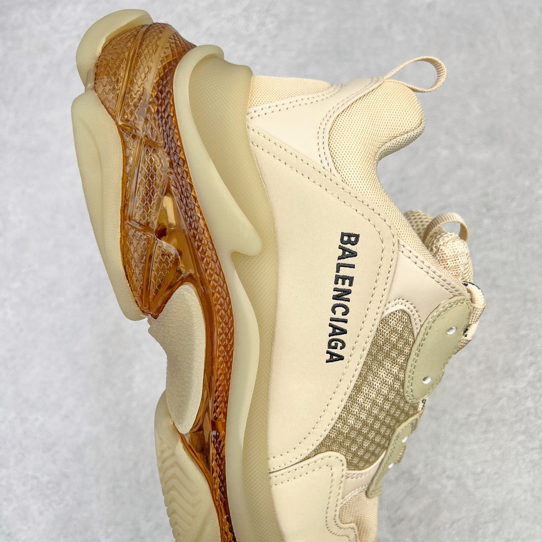 图片[6]-💰400 ＃VG零售版 BALENCIAGA Triple S Clear Sole Sneaker 巴黎世家复古透明气垫运动鞋 黑色做旧 全套原纸板楦头开发 最原汁原味的灵魂版型 全鞋荧光划线卡点 胶水把控整洁度追求极致完美 每一双都是工艺品 多重QC质检 超越公司货的品控标准 实实在在的免检产品 原盒原配 正确字体电绣 粗细、位置、大小正确 侧边TPU 透气孔匹配意产原版 正确气垫分离大底 TPU软底 原版一致大底LOGO 立体感十足 原厂皮料水洗做旧 采购原厂网纱 小牛皮 小羊皮和网眼 复杂的三层外底 采用Clear Sole技术将TPU注入鞋底内部可产生气泡 以提供更多舒适感 更轻的鞋子和减震效果 脚趾边缘绣有尺寸 侧面绣有徽标 背面压印徽标 舌头上的Triple S橡胶品牌 2个鞋带环 包括1个功能环 运动系带系统 带12个织物孔眼 双色鞋带让人想起远足靴的鞋带 后部拉环和舌头拉环 水洗效果 打造老旧外观 正常尺码 Size：35 36 37 38 39 40 41 42 43 44 45 46 编码：by4936070-运动鞋