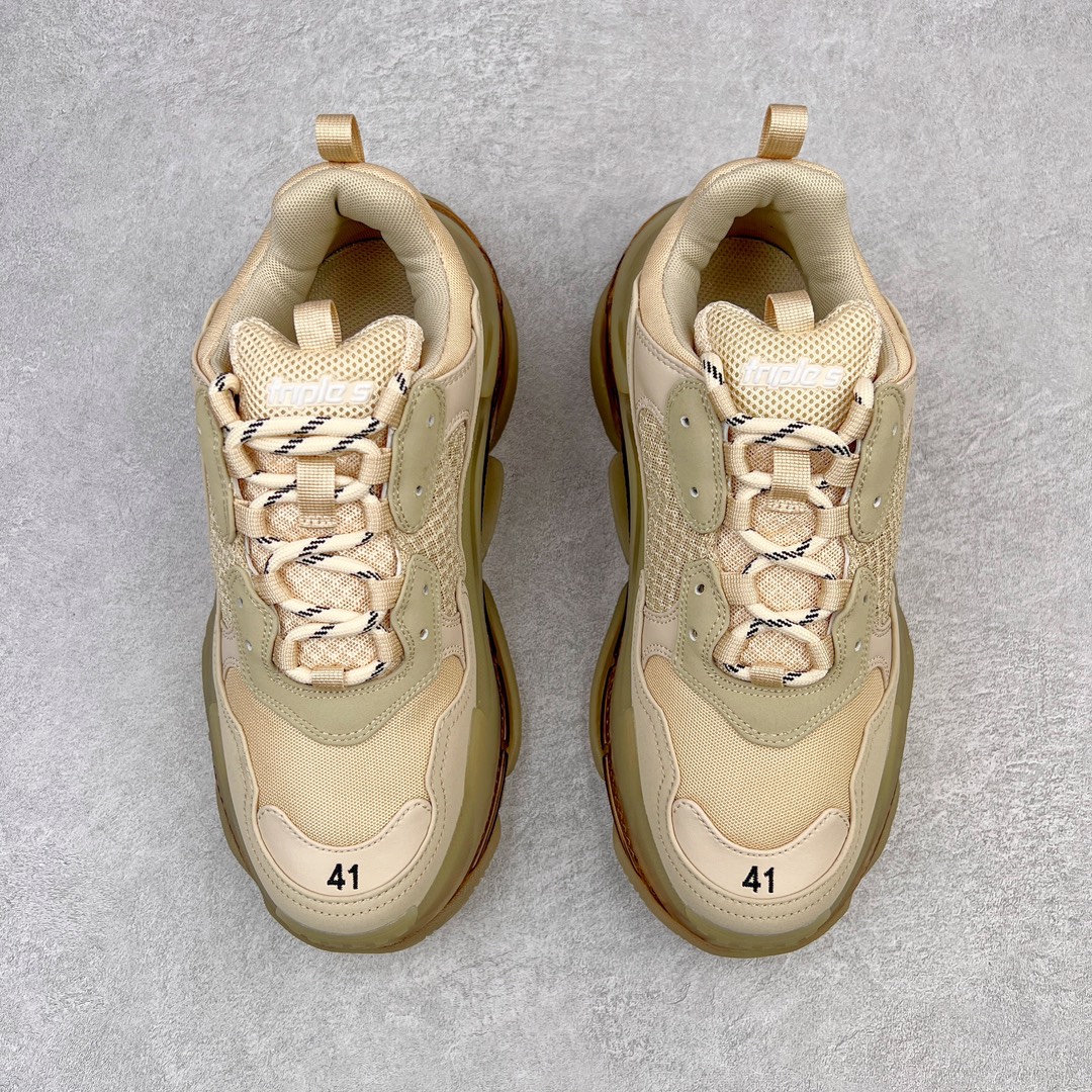 图片[2]-💰400 ＃VG零售版 BALENCIAGA Triple S Clear Sole Sneaker 巴黎世家复古透明气垫运动鞋 黑色做旧 全套原纸板楦头开发 最原汁原味的灵魂版型 全鞋荧光划线卡点 胶水把控整洁度追求极致完美 每一双都是工艺品 多重QC质检 超越公司货的品控标准 实实在在的免检产品 原盒原配 正确字体电绣 粗细、位置、大小正确 侧边TPU 透气孔匹配意产原版 正确气垫分离大底 TPU软底 原版一致大底LOGO 立体感十足 原厂皮料水洗做旧 采购原厂网纱 小牛皮 小羊皮和网眼 复杂的三层外底 采用Clear Sole技术将TPU注入鞋底内部可产生气泡 以提供更多舒适感 更轻的鞋子和减震效果 脚趾边缘绣有尺寸 侧面绣有徽标 背面压印徽标 舌头上的Triple S橡胶品牌 2个鞋带环 包括1个功能环 运动系带系统 带12个织物孔眼 双色鞋带让人想起远足靴的鞋带 后部拉环和舌头拉环 水洗效果 打造老旧外观 正常尺码 Size：35 36 37 38 39 40 41 42 43 44 45 46 编码：by4936070-运动鞋