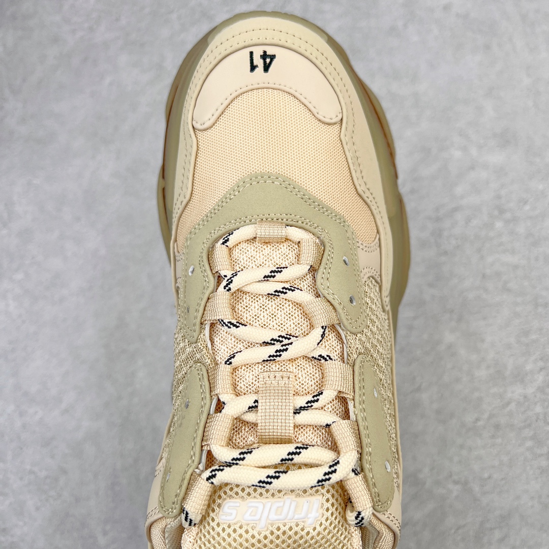 图片[4]-💰400 ＃VG零售版 BALENCIAGA Triple S Clear Sole Sneaker 巴黎世家复古透明气垫运动鞋 黑色做旧 全套原纸板楦头开发 最原汁原味的灵魂版型 全鞋荧光划线卡点 胶水把控整洁度追求极致完美 每一双都是工艺品 多重QC质检 超越公司货的品控标准 实实在在的免检产品 原盒原配 正确字体电绣 粗细、位置、大小正确 侧边TPU 透气孔匹配意产原版 正确气垫分离大底 TPU软底 原版一致大底LOGO 立体感十足 原厂皮料水洗做旧 采购原厂网纱 小牛皮 小羊皮和网眼 复杂的三层外底 采用Clear Sole技术将TPU注入鞋底内部可产生气泡 以提供更多舒适感 更轻的鞋子和减震效果 脚趾边缘绣有尺寸 侧面绣有徽标 背面压印徽标 舌头上的Triple S橡胶品牌 2个鞋带环 包括1个功能环 运动系带系统 带12个织物孔眼 双色鞋带让人想起远足靴的鞋带 后部拉环和舌头拉环 水洗效果 打造老旧外观 正常尺码 Size：35 36 37 38 39 40 41 42 43 44 45 46 编码：by4936070-运动鞋