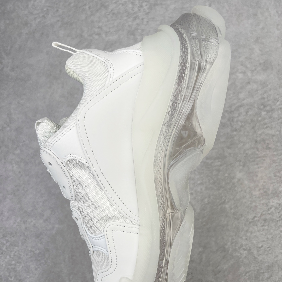 图片[7]-💰400 ＃VG零售版 BALENCIAGA Triple S Clear Sole Sneaker 巴黎世家复古透明气垫运动鞋 黑色做旧 全套原纸板楦头开发 最原汁原味的灵魂版型 全鞋荧光划线卡点 胶水把控整洁度追求极致完美 每一双都是工艺品 多重QC质检 超越公司货的品控标准 实实在在的免检产品 原盒原配 正确字体电绣 粗细、位置、大小正确 侧边TPU 透气孔匹配意产原版 正确气垫分离大底 TPU软底 原版一致大底LOGO 立体感十足 原厂皮料水洗做旧 采购原厂网纱 小牛皮 小羊皮和网眼 复杂的三层外底 采用Clear Sole技术将TPU注入鞋底内部可产生气泡 以提供更多舒适感 更轻的鞋子和减震效果 脚趾边缘绣有尺寸 侧面绣有徽标 背面压印徽标 舌头上的Triple S橡胶品牌 2个鞋带环 包括1个功能环 运动系带系统 带12个织物孔眼 双色鞋带让人想起远足靴的鞋带 后部拉环和舌头拉环 水洗效果 打造老旧外观 正常尺码 Size：35 36 37 38 39 40 41 42 43 44 45 46 编码：by4936070-运动鞋